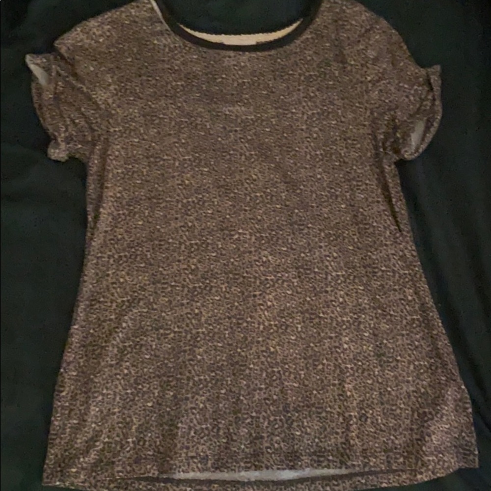 5/$15 Soft cheetah print tshirt